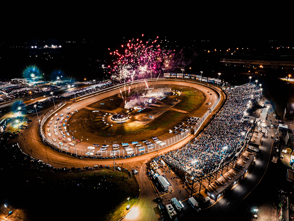 worldofoutlaws.com