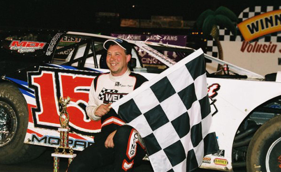 worldofoutlaws.com
