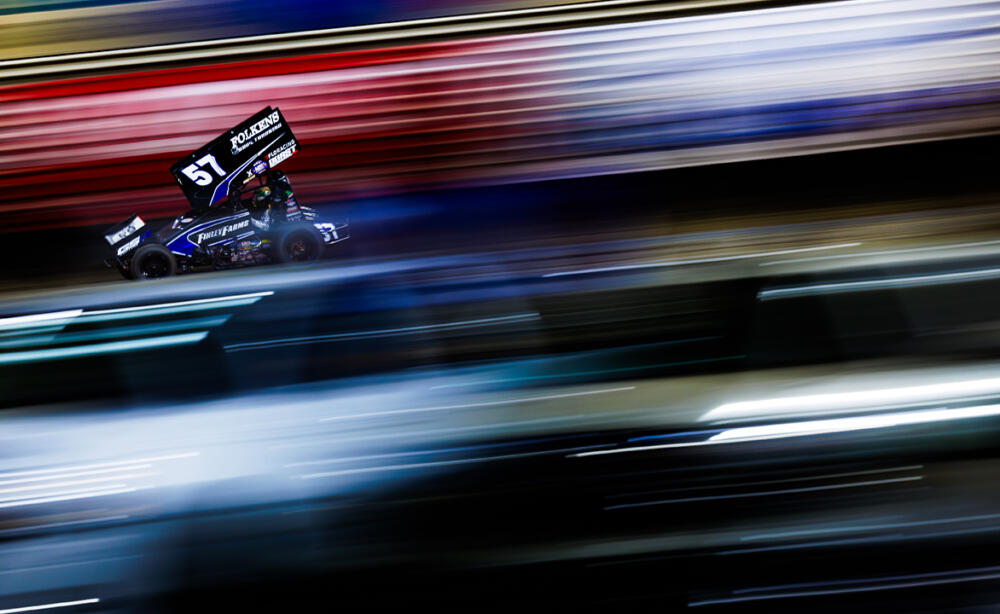 Kyle Larson racing at Knoxville