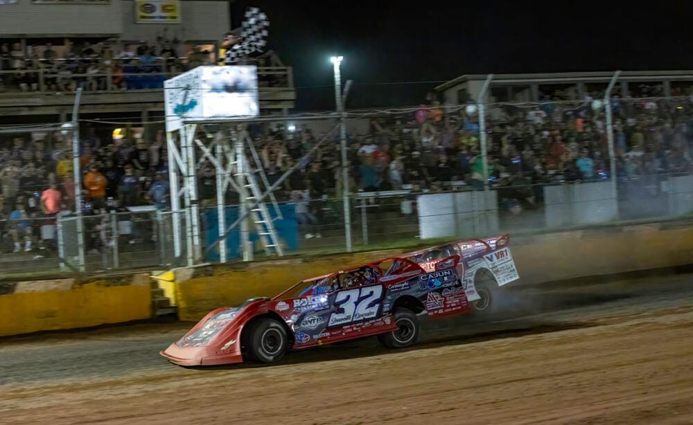 Bobby Pierce narrowly beats Hudson O'Neal to the start/finish line