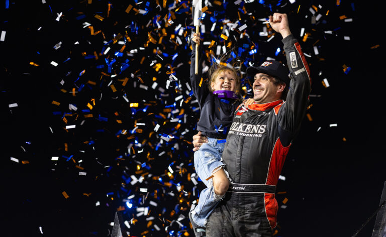ALL A-ARON: Reutzel Survives Gravel’s Last Lap Charge to Keep Perfect Dirt Oval 66 Record