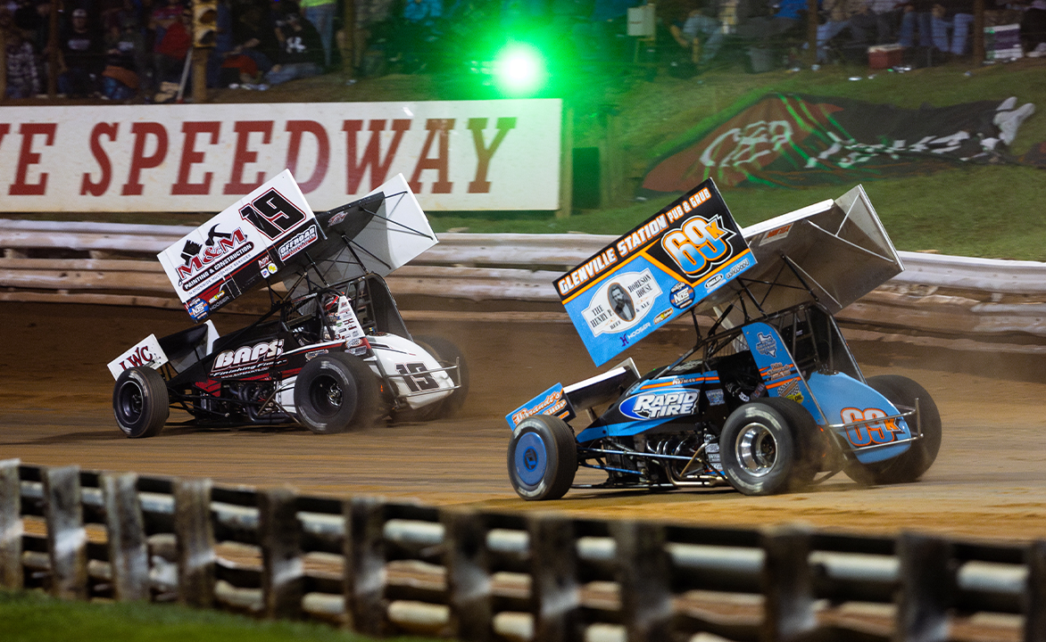 Daryn Pittman races Brent Marks at the 2023 National Open