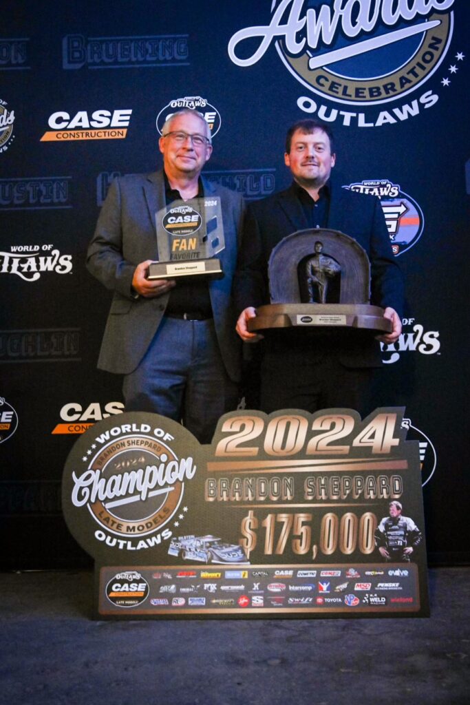 Steve Francis and Brandon Sheppard with title trophy