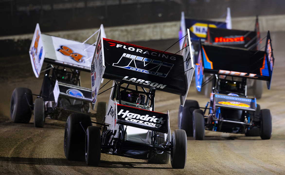 Kyle Larson leads the field at Volusia