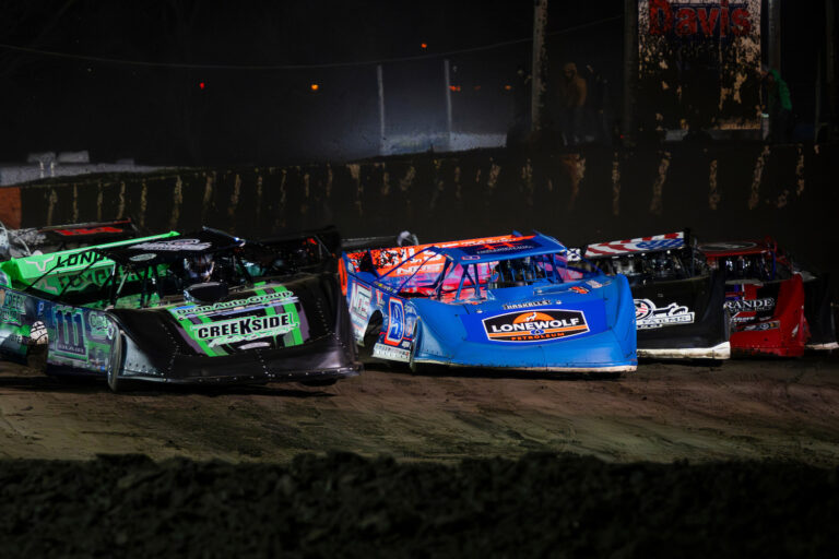 Cars coming to green