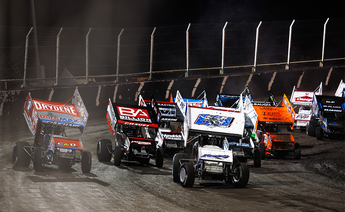 World of Outlaws Sprint Cars take the green flag at Huset's Speedway