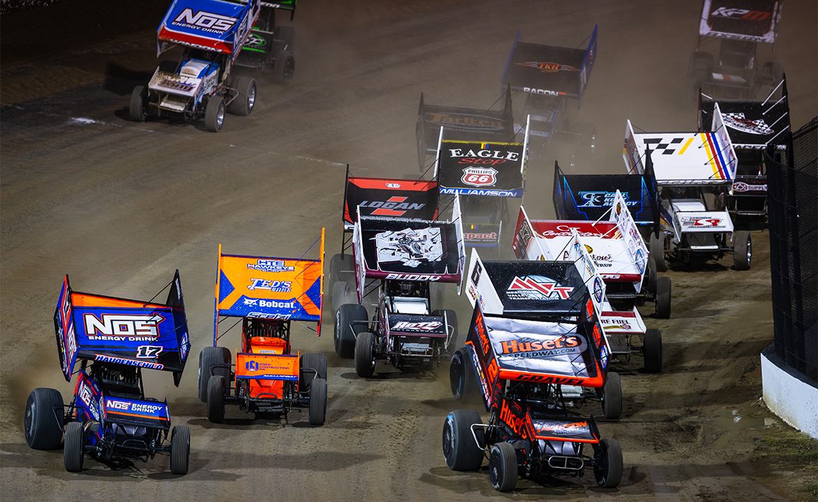 The World of Outlaws take the green flag at Eldora Speedway