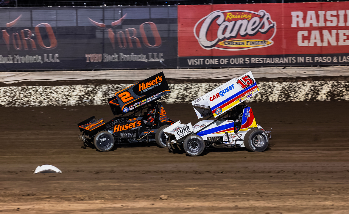 David Gravel races Kerry Madsen at Vado Speedway Park