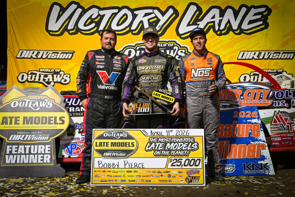 Farmer City podium