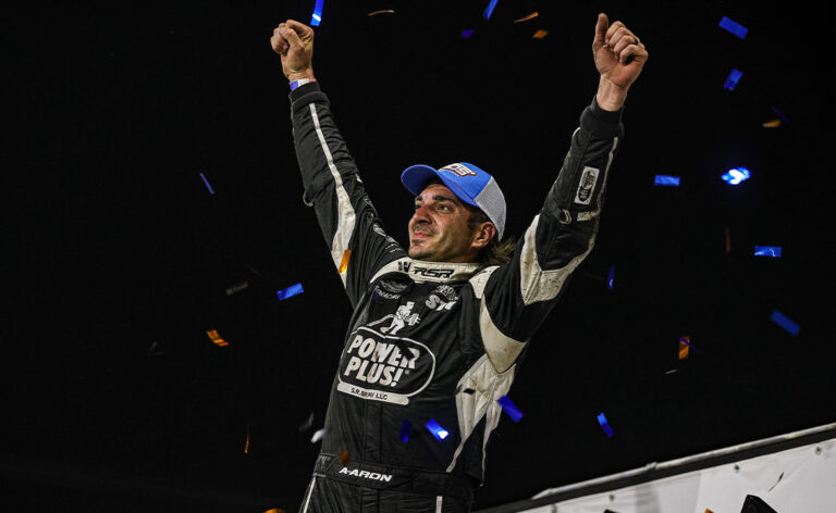 ON A HEATER: Aaron Reutzel Stays Hot with Dominant Knoxville Victory
